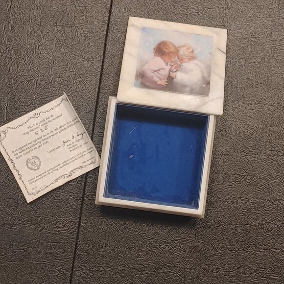 Pemberton Oakes Donald Zolan Tiny Treasures Marble Trinket Box - Picture 6 of 7